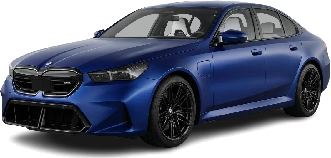 Modré BMW M5 – pohled zepředu z boku, studiová fotografie